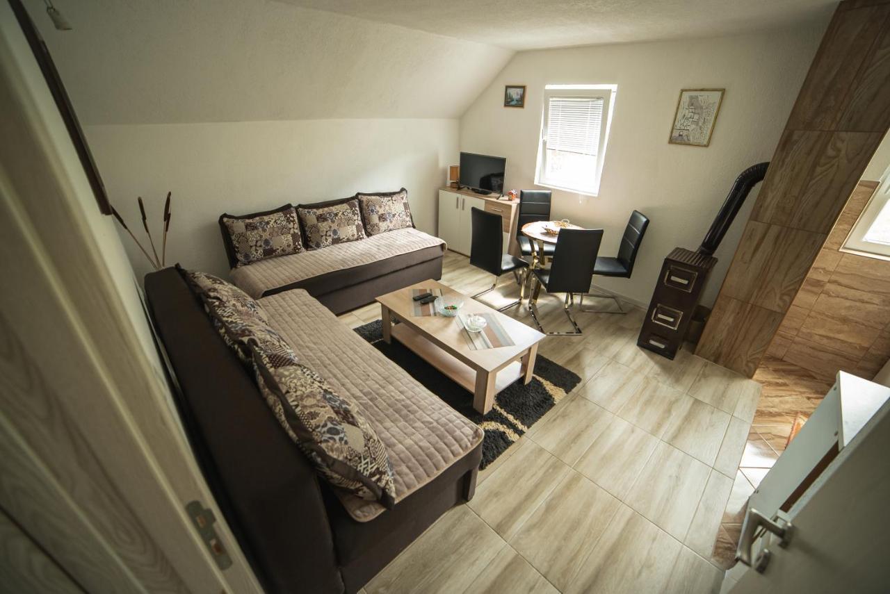 Guest House "Visnja" 자블야크 외부 사진