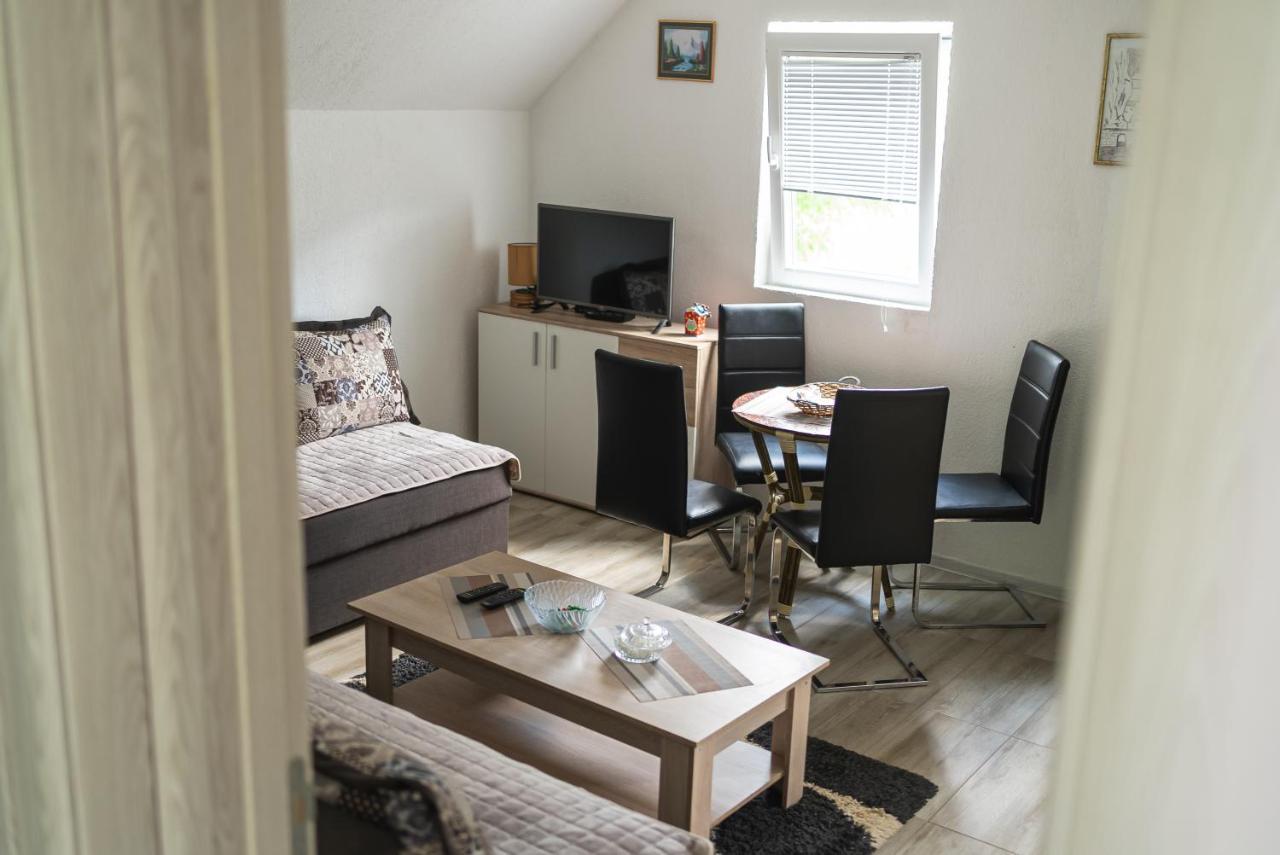 Guest House "Visnja" 자블야크 외부 사진