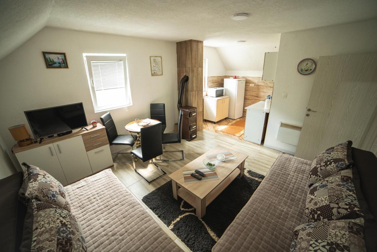 Guest House "Visnja" 자블야크 외부 사진