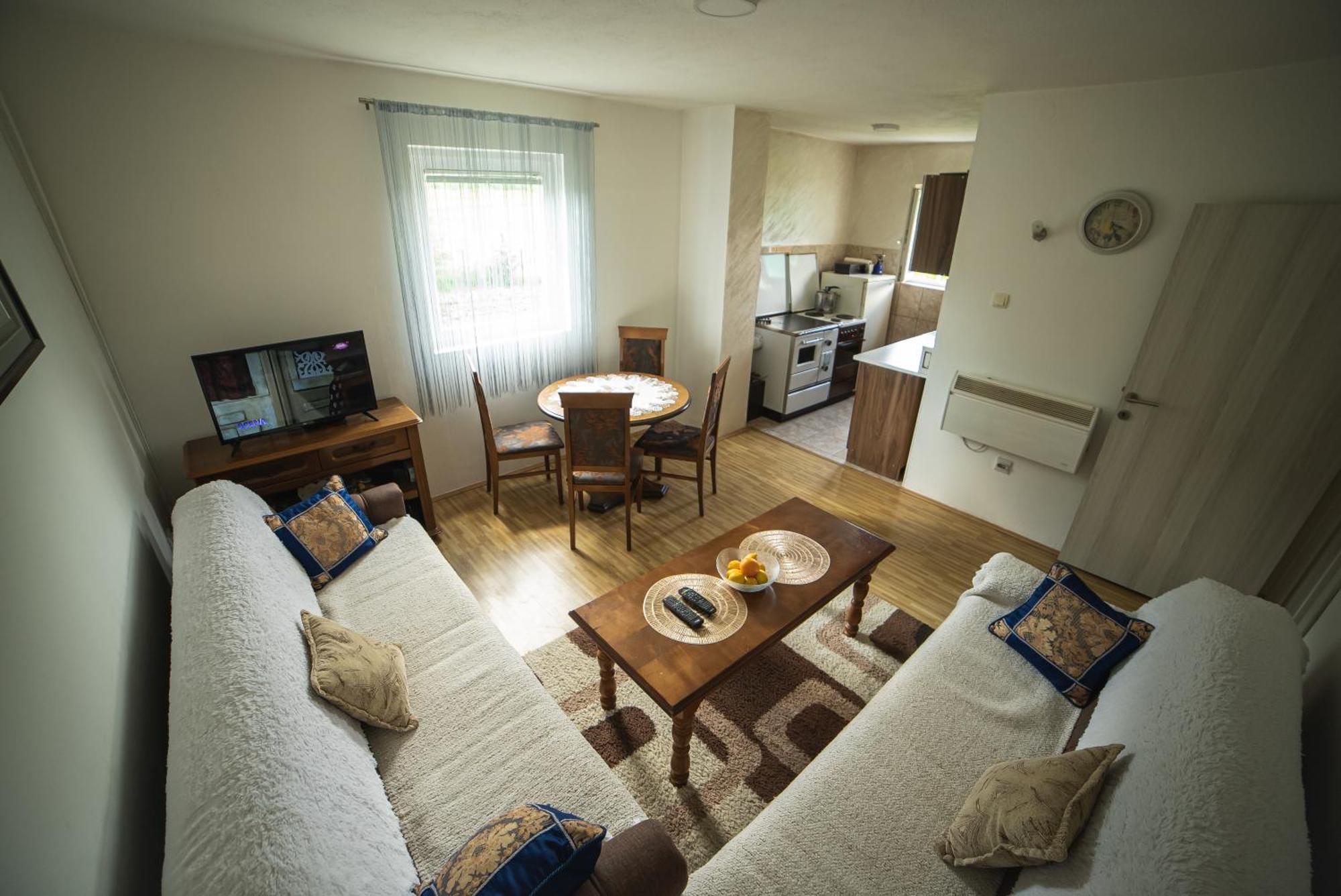 Guest House "Visnja" 자블야크 외부 사진